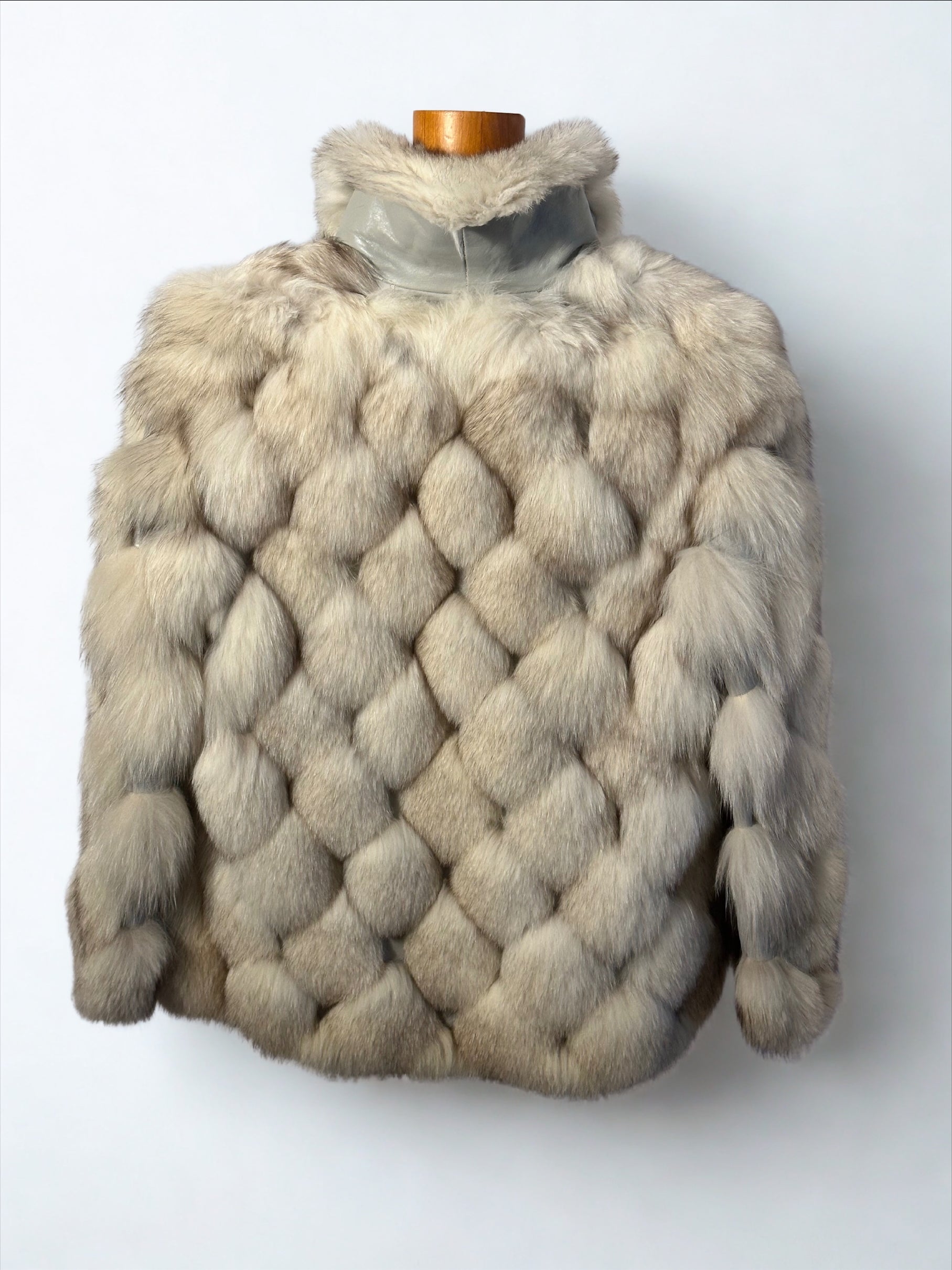 WHITE / TAN FOX QUILTED